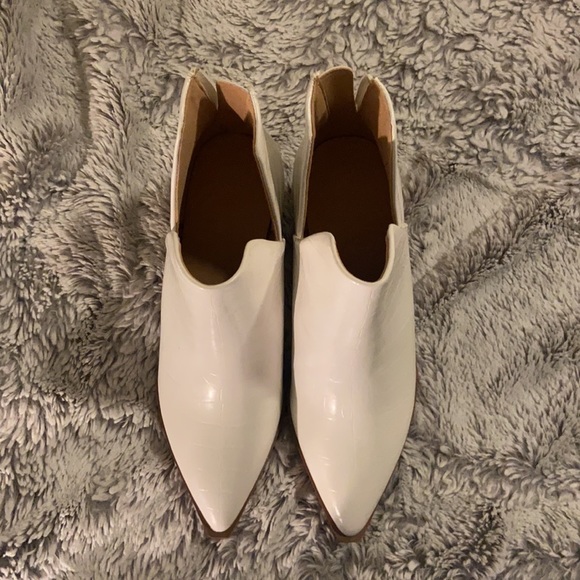 White Snake Skin Pointed Toe Booties - Picture 2 of 3